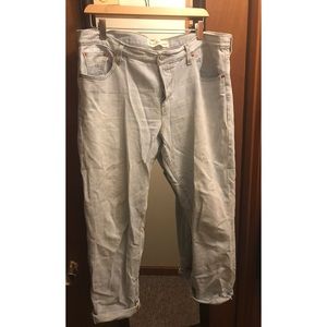 GAP BF CROPPED JEAN SZ 32 LT WASH W BUTTON FLY